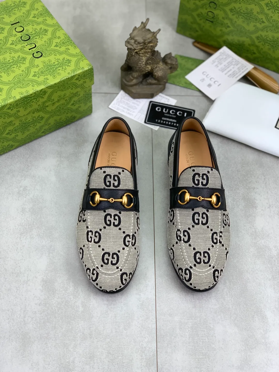 Men's Men's Shoes💰P580💰【New Style】Water-dyed Niuli Gucci's most popular selection of lazy slip-on leather shoes (Gucci) official website latest Gucci lazy leather shoes, hot style 💥 simple and elegant style, exclusive for trendy men. Unique official website latest brand original double G embossing Elements 👑 Original Gucci decoration, fashionable and elegant, fabric original calfskin ✅ fully imported first-layer cowhide lining, official website designated wear-resistant, rubber business outsole, classic model taken at the counter in real life 🎬38-44 black brown optional